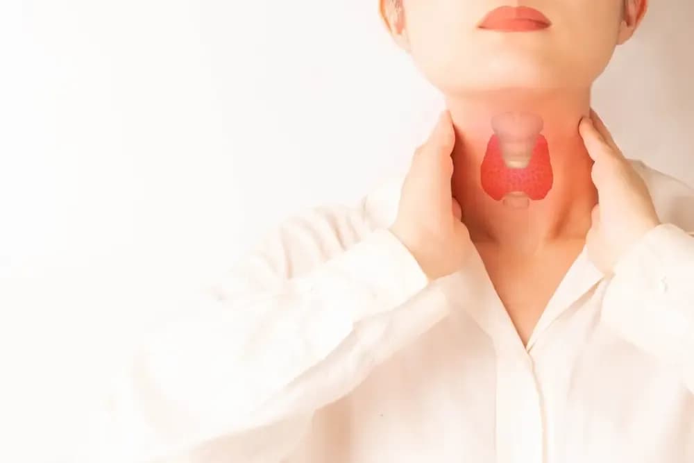 early-signs-of-thyroid-cancer.webp